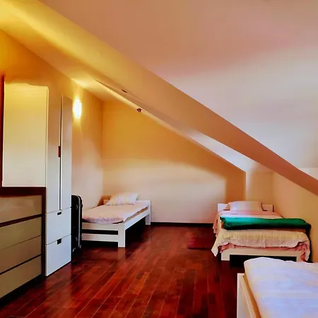 Hostel Krasnowolska Airport *