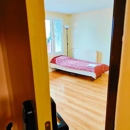 Krasnowolska Airport - Self Check-in Hostel *