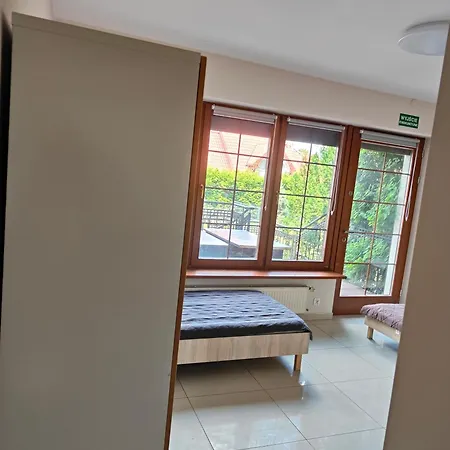 Hostel Krasnowolska Airport - Self Check-in