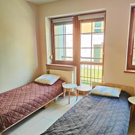 Krasnowolska Airport 旅馆 *