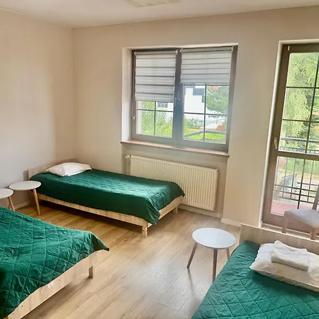Krasnowolska Airport - Self Check-in Hostel *
