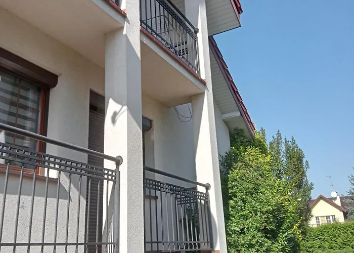 Krasnowolska Airport - Self Check-in Hostel *