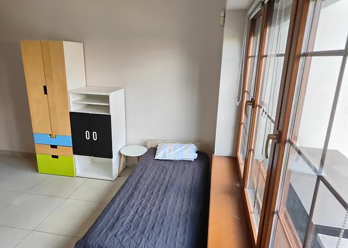 Krasnowolska Airport - Self Check-in Hostel