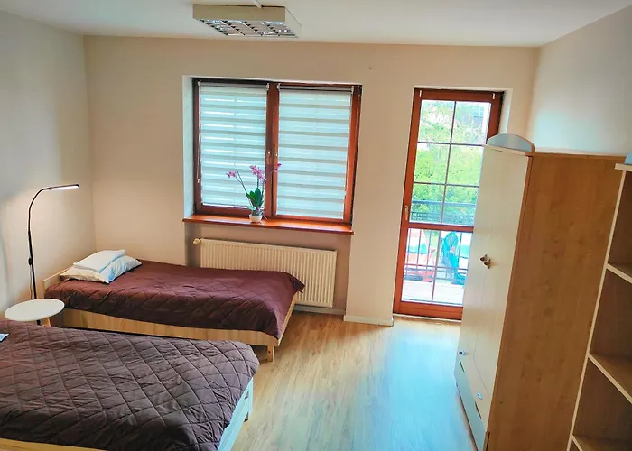 Krasnowolska Airport - Self Check-in Hostel *